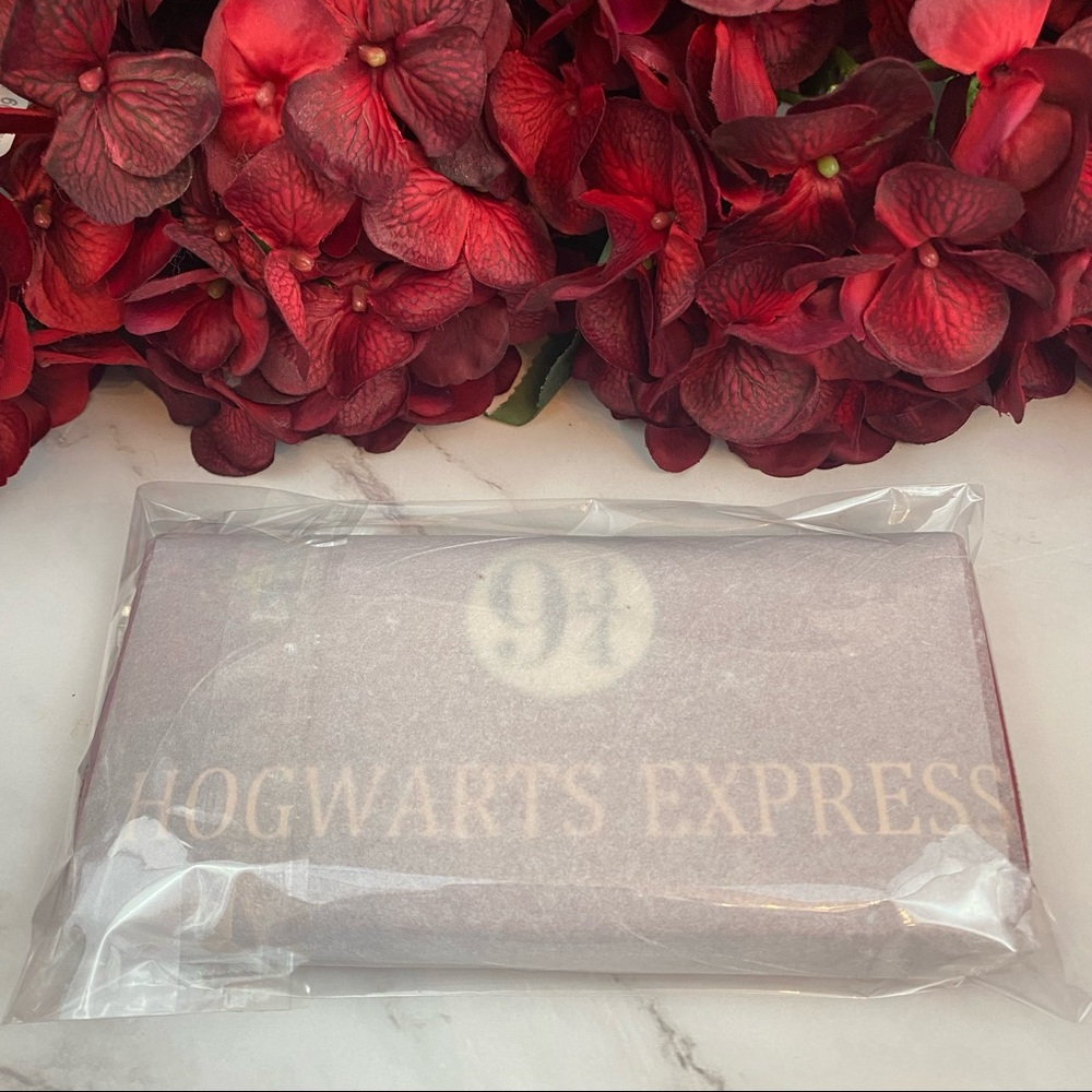 Harry Potter Hogwarts Express Platform 9 and 3/4 Clutch Wallet - Picture 12 of 12